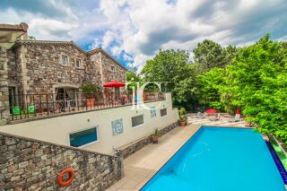  Villa  vendre 8 pices 241 m