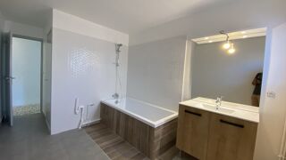  Appartement à louer 4 pièces 110 m²