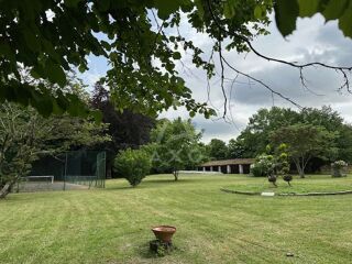  Villa à vendre 15 + pièces 330 m²