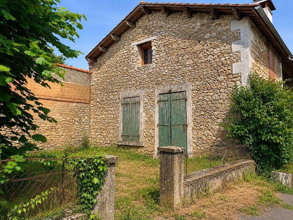 Maison 7 pièces 143 m² · à Taponnat Fleurignac · 143 m² · 75 000 €