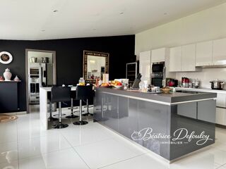  Villa � vendre 9 pi�ces 350 m�