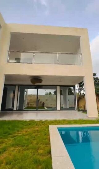  Maison � vendre 5 pi�ces 180 m� Ngaparou