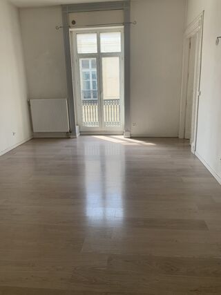  Appartement à louer 3 pièces 76 m²