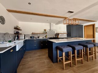  Maison  vendre 15 + pices 550 m