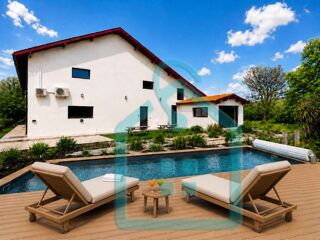  Villa à vendre 15 + pièces 600 m²