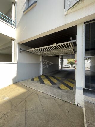  Parking / Garage  vendre 16 m
