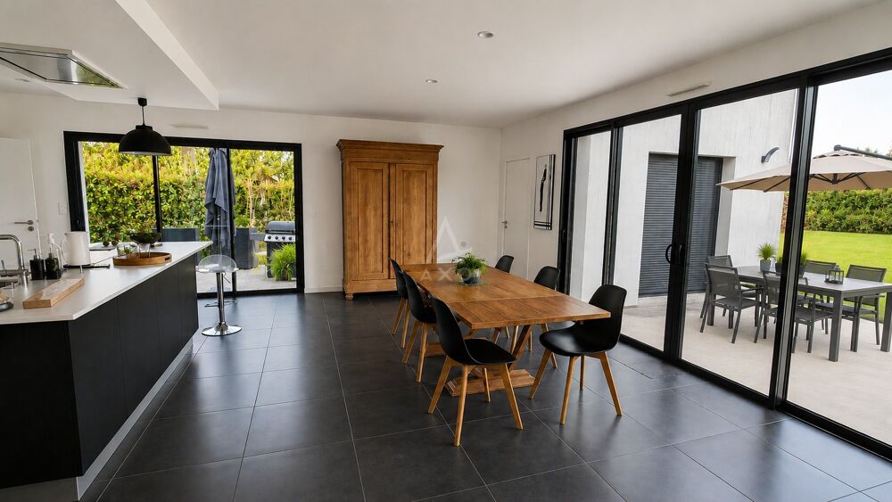 Maison 10 pièces 251 m² · à Feneu · 251 m² · 755 550 €