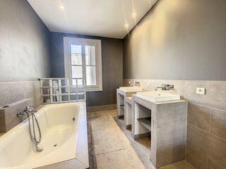  Appartement à louer 3 pièces 113 m²