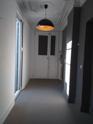  Appartement à louer 3 pièces 113 m²