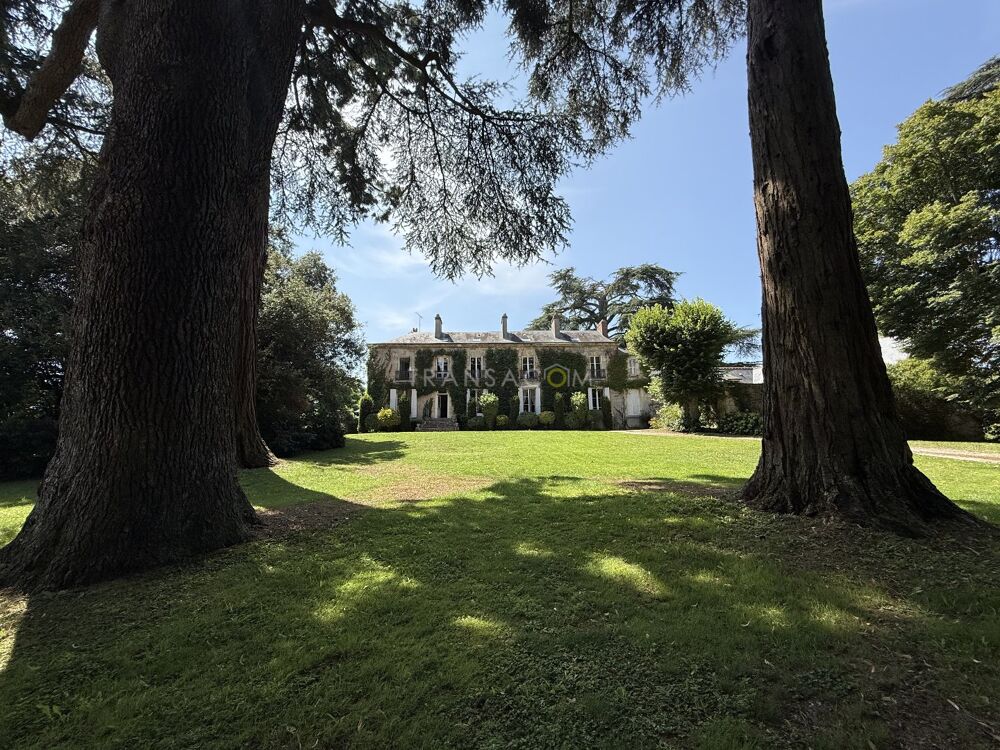 Maison 10 pièces 463 m² · à Rochecorbon · 463 m² · 2 392 000 €