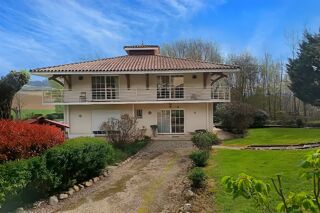  Villa  vendre 8 pices 217 m