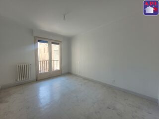  Appartement à louer 4 pièces 85 m²