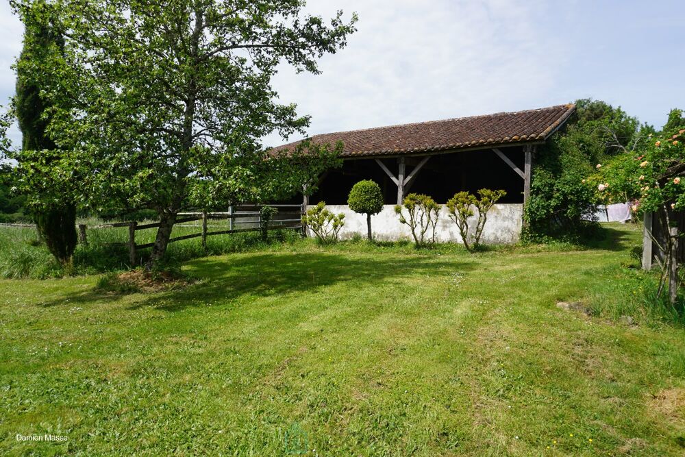 � vendre  Villa Saint-Jory-de-Chalais (24800)