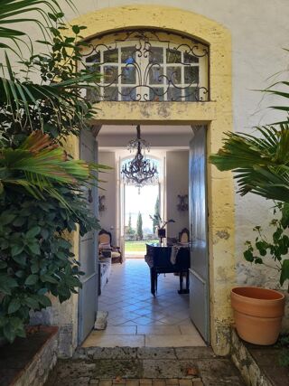  Villa � vendre 15 + pi�ces 802 m�