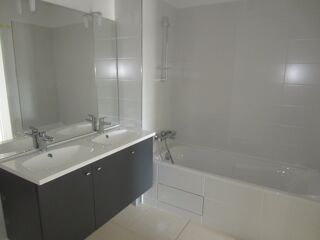  Appartement à louer 3 pièces 66 m²