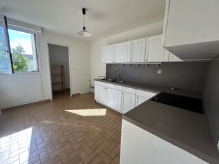  Appartement à louer 5 pièces 98 m²