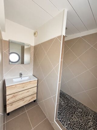  Appartement à louer 4 pièces 83 m²