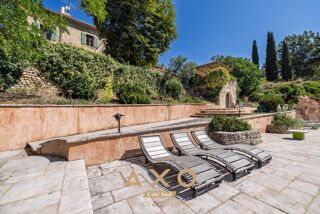  Villa à vendre 15 + pièces 696 m²