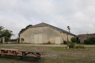  Maison à vendre 15 + pièces 653 m²