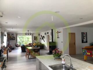  Villa  vendre 10 pices 258 m