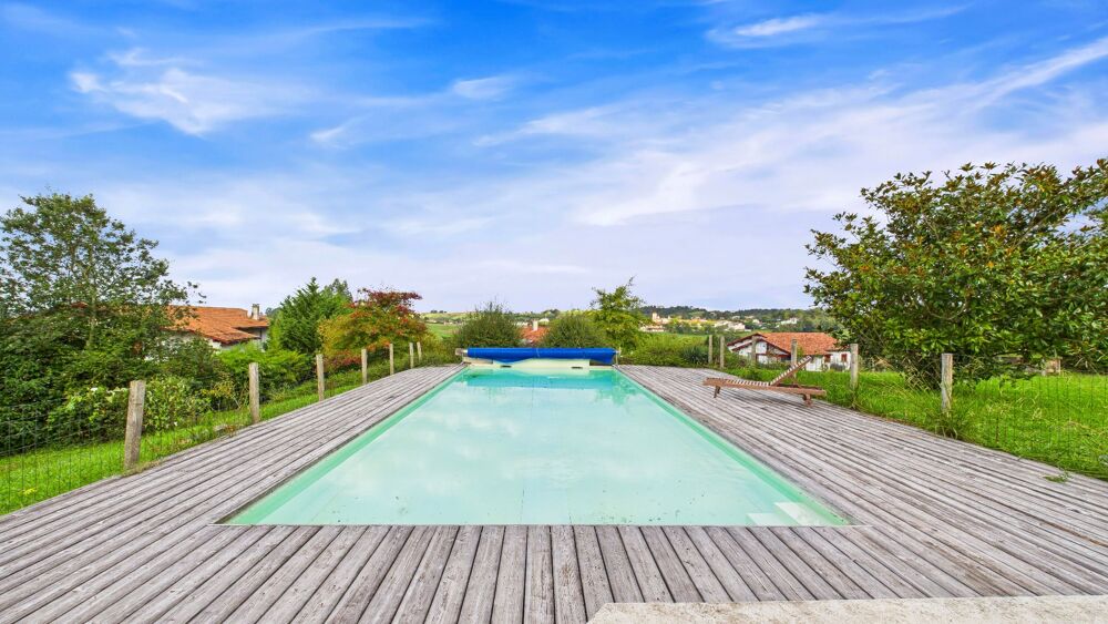 � vendre  Maison Bardos (64520)