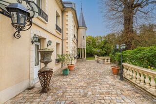  Villa � vendre 15 + pi�ces 654 m�