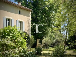  Villa à vendre 15 + pièces 266 m²