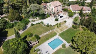  Villa à vendre 15 + pièces 442 m²