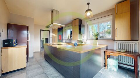   Maison Villa - 11 pice(s) - 305 m