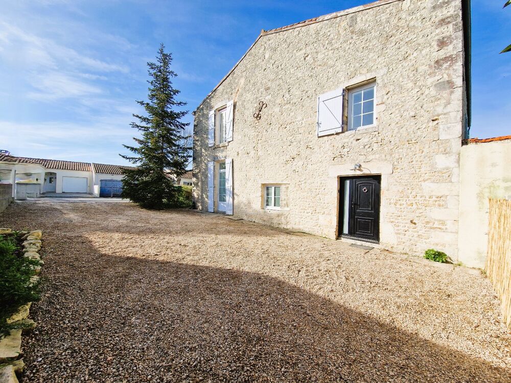 Maison 9 pièces 220 m² · à Angliers · 220 m² · 399 000 €