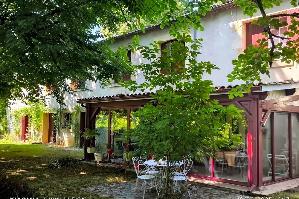Maison 10 pièces 242 m² · à Mouleydier · 242 m² · 297 000 €