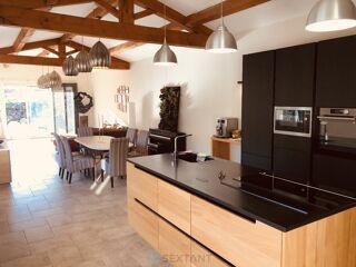  Villa  vendre 6 pices 220 m