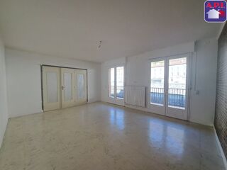  Appartement à louer 3 pièces 79 m²