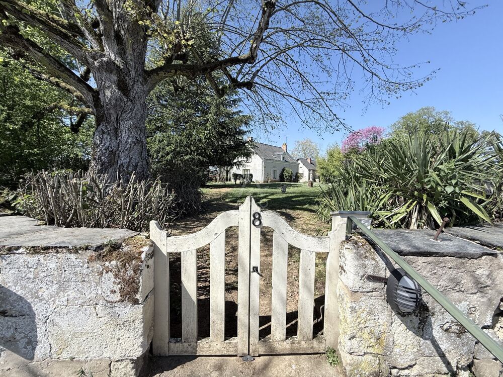 Maison 8 pièces 214 m² · à Brissarthe · 214 m² · 305 000 €