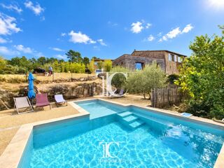  Villa à vendre 15 + pièces 253 m²
