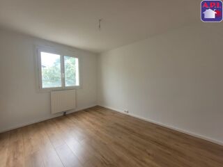  Appartement à louer 4 pièces 80 m²