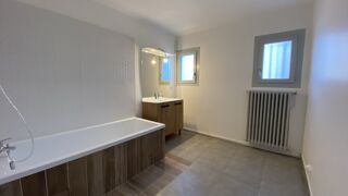  Appartement à louer 4 pièces 110 m²