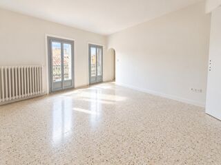  Appartement à louer 4 pièces 74 m²