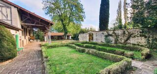  Villa  vendre 8 pices 262 m