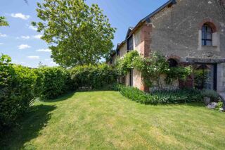  Maison à vendre 15 + pièces 660 m²