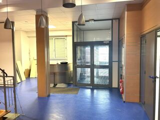  Immeuble à vendre 681 m²