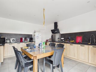  Maison à vendre 11 pièces 256 m²