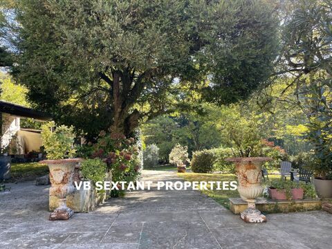   Maison et dépendances Maison - 7 pièce(s) - 265 m²