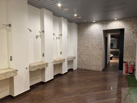 Local commercial 132000 73000 Chambery