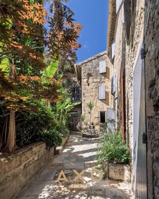  Villa à vendre 15 + pièces 804 m²