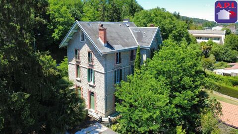   Maison Maison - 8 pièce(s) - 210 m²