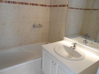  Appartement à louer 3 pièces 64 m²