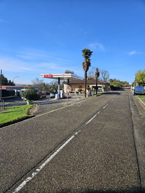 Station service 315000 32250 Montreal