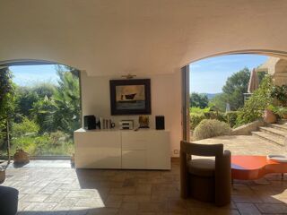  Maison  vendre 8 pices 330 m