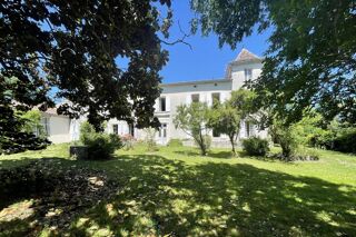 Villa à vendre 15 + pièces 685 m²